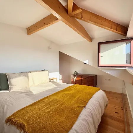 Sol Do - 2 Bed Penthouse Luis Bridge View