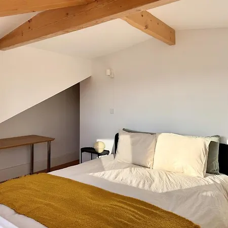 Sol Do - 2 Bed Penthouse Luis Bridge View