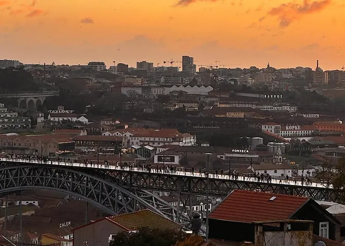 Sol Do - 2 Bed Penthouse Luis Bridge View Apartment *