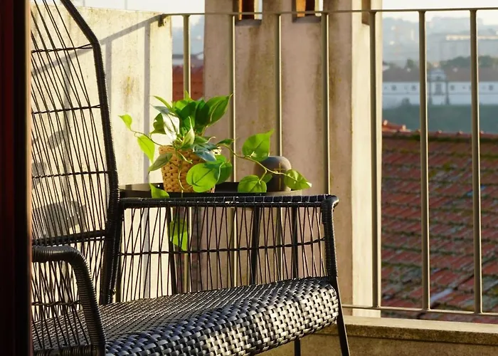 Sol Do - 2 Bed Penthouse Luis Bridge View