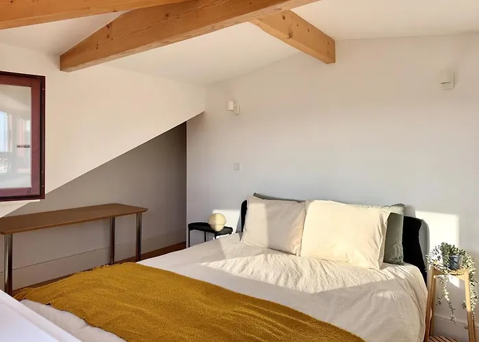 Sol Do - 2 Bed Penthouse Luis Bridge View