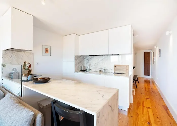 Sol Do - 2 Bed Penthouse Luis Bridge View